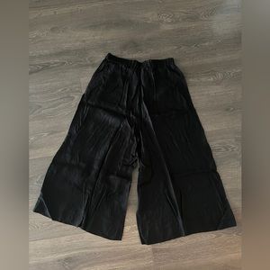 Black loose pants
